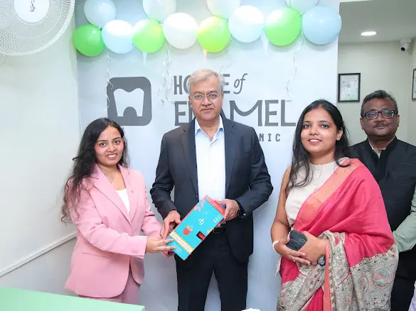 House of Enamel founders Dr. Smahi Sakshi and Dr Arjita Shreya with chief guest Shri Seemant Kumar Singh, ADGP and Commissioner of Police, Bangalore City, who graced the occasion with his kind presence and inspiring words